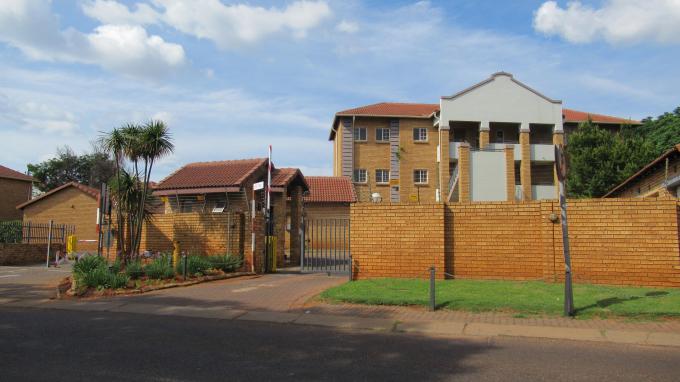 2 Bedroom Sectional Title for Sale For Sale in Die Hoewes - Private Sale - MR488143