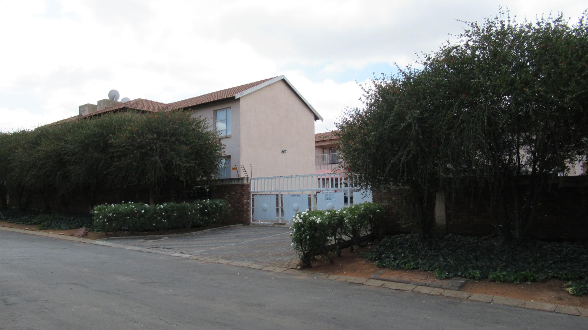 Front View of property in Rensburg