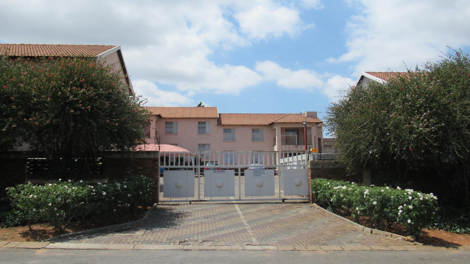 Front View of property in Rensburg