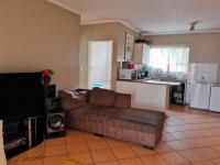 Lounges - 16 square meters of property in Rensburg