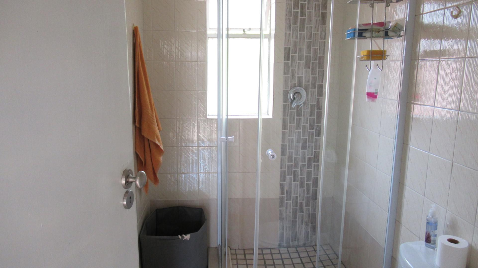 Bathroom 1 - 4 square meters of property in Forest Hill - JHB