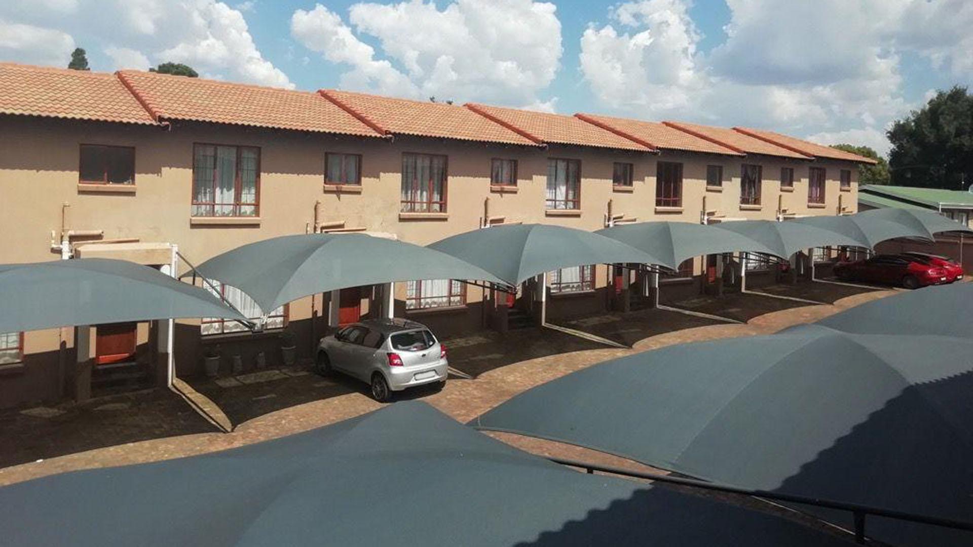 Front View of property in Rensburg