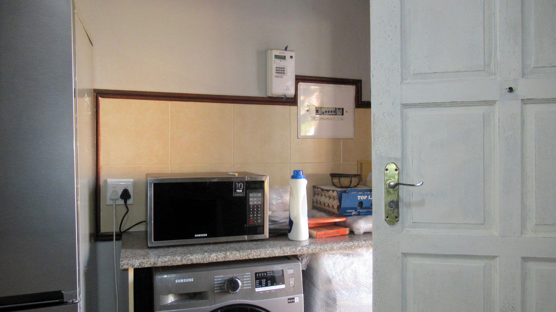 Kitchen - 10 square meters of property in Sagewood