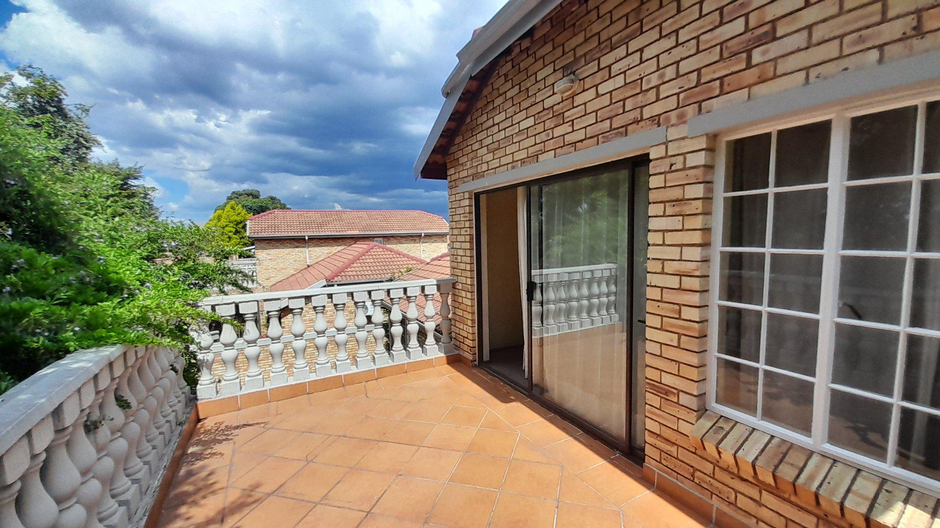 Balcony of property in Boskruin