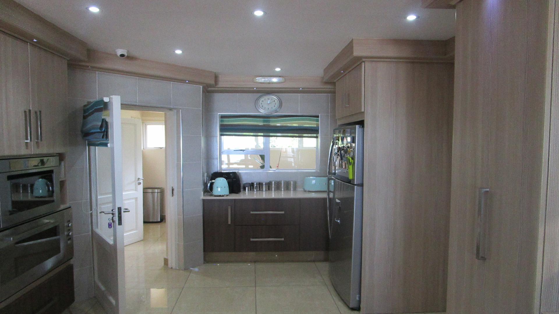 Kitchen - 32 square meters of property in Illovo Beach