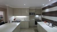 Kitchen - 32 square meters of property in Illovo Beach