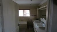 Bathroom 3+ - 14 square meters of property in Illovo Beach