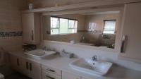 Bathroom 3+ - 14 square meters of property in Illovo Beach