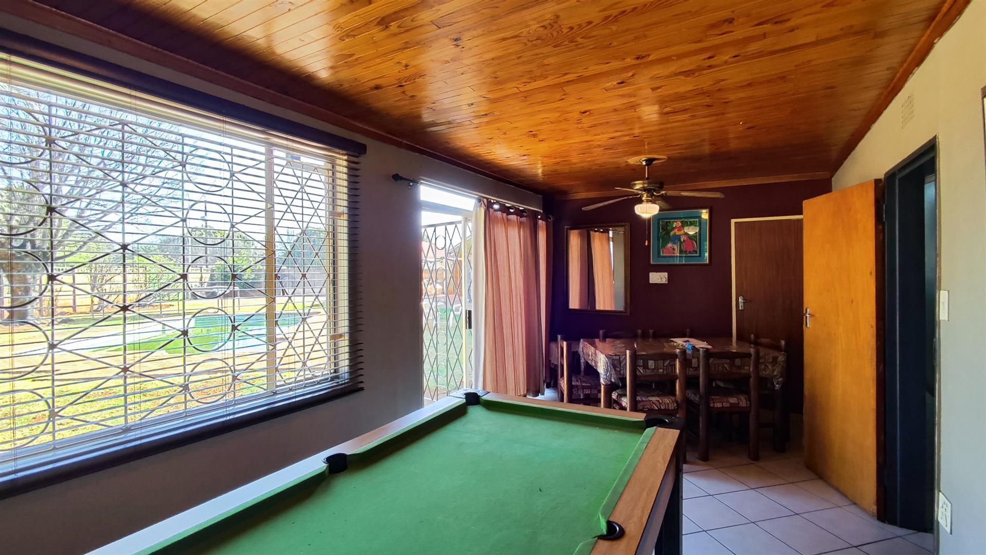 Dining Room - 19 square meters of property in Meyerton