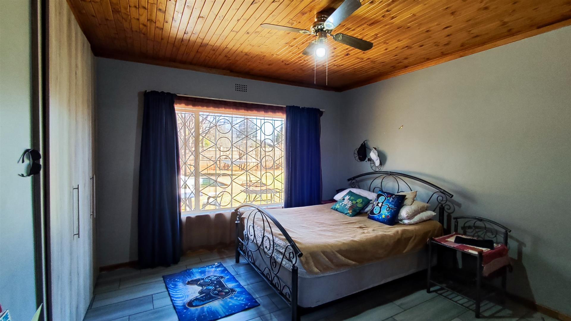 Bed Room 2 - 18 square meters of property in Meyerton