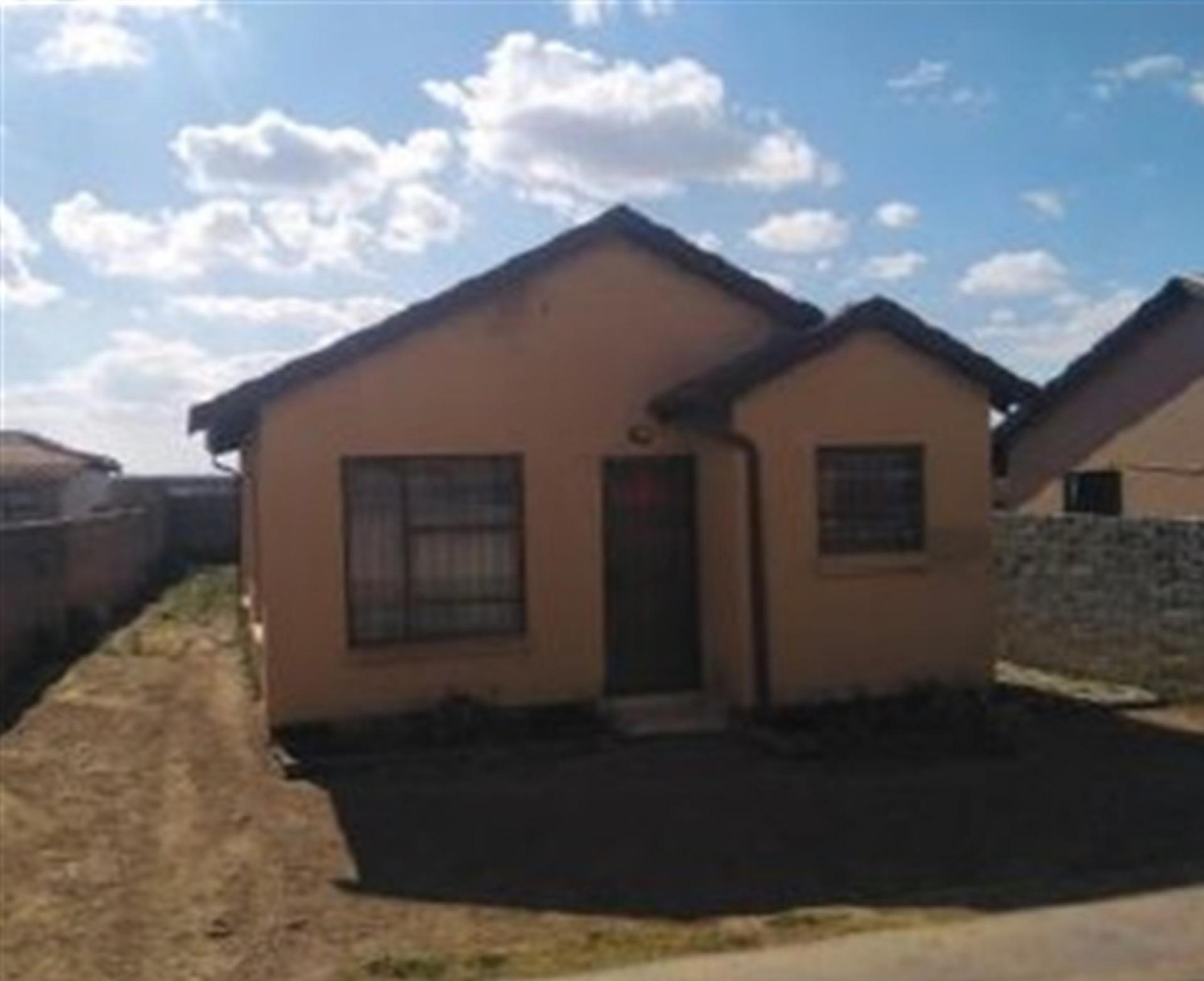 Front View of property in Lakeside - (Vereeniging)