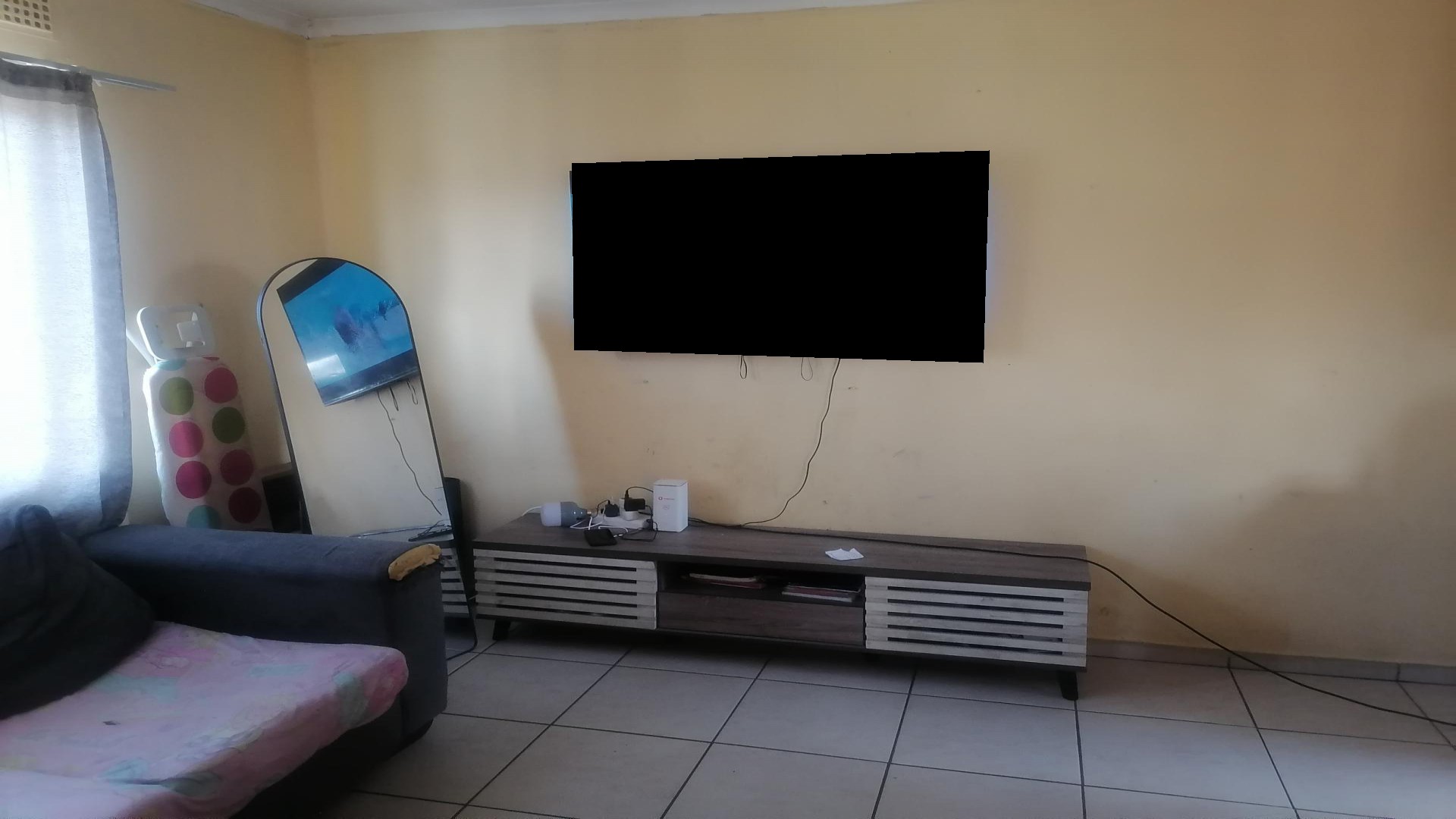 Lounges - 15 square meters of property in Fleurhof