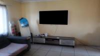 Lounges - 15 square meters of property in Fleurhof