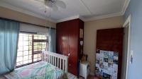 Bed Room 2 - 19 square meters of property in Beacon Bay