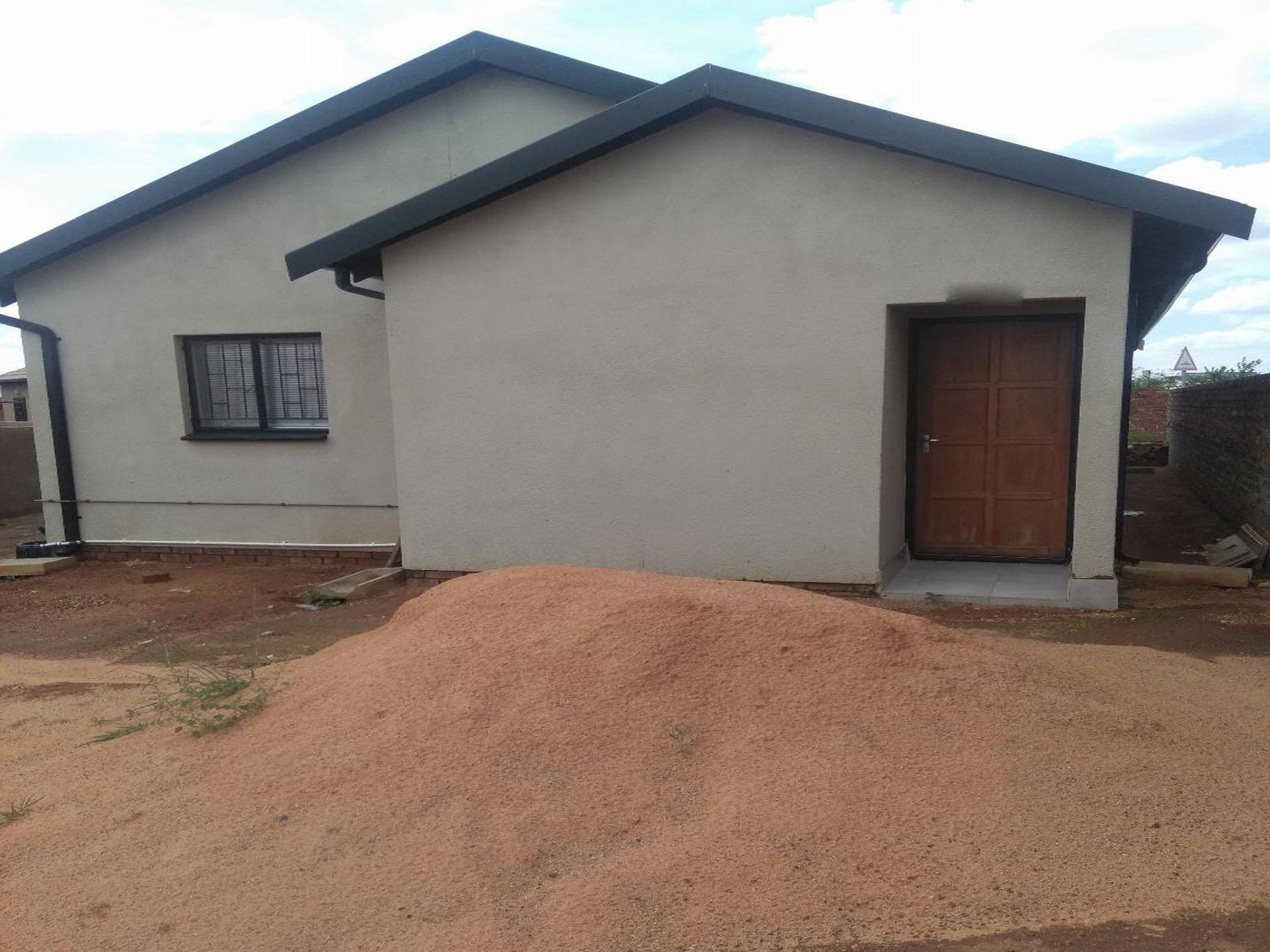 Front View of property in Soshanguve