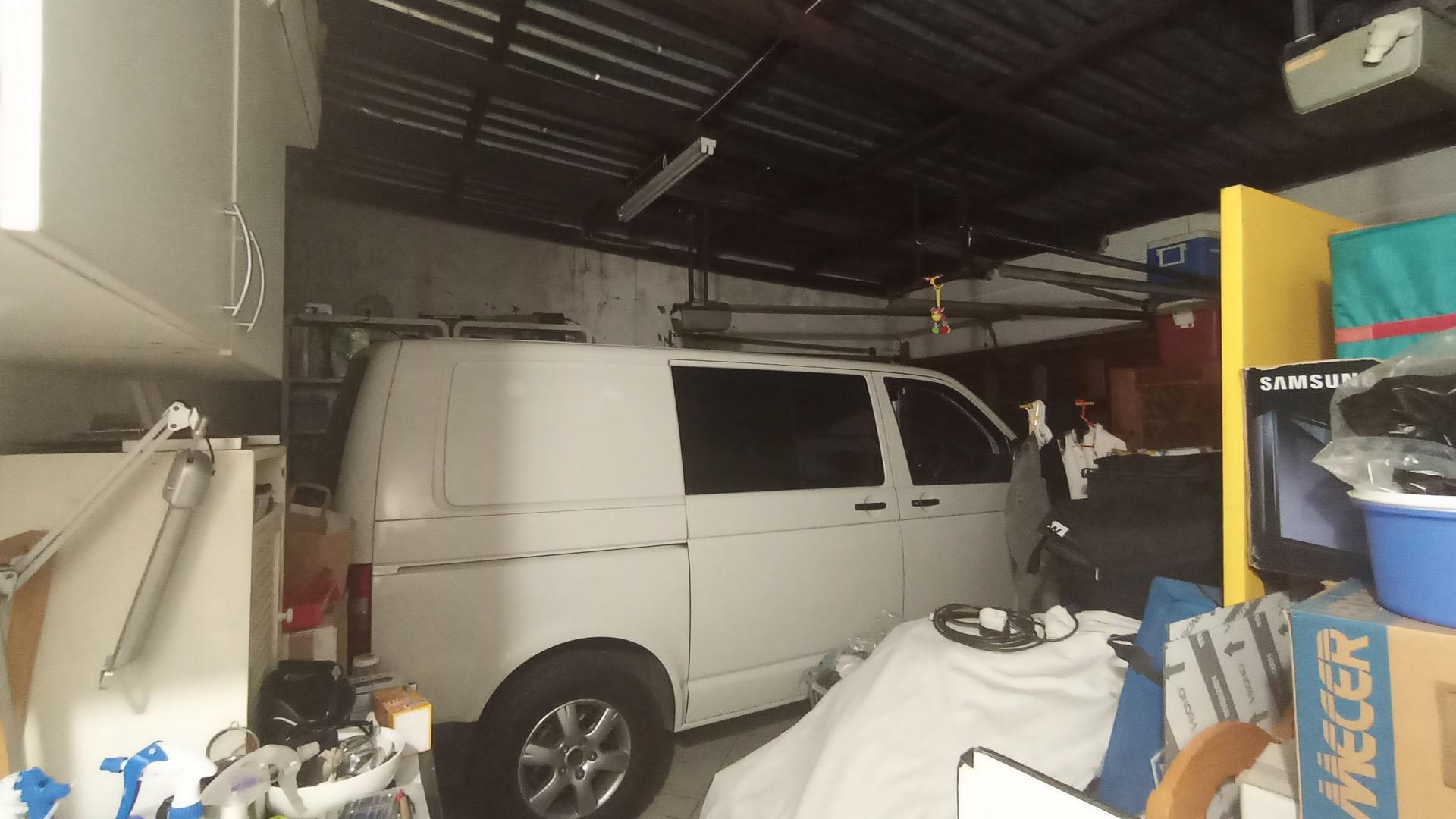 Garage - 70 square meters of property in Silver Lakes Golf Estate