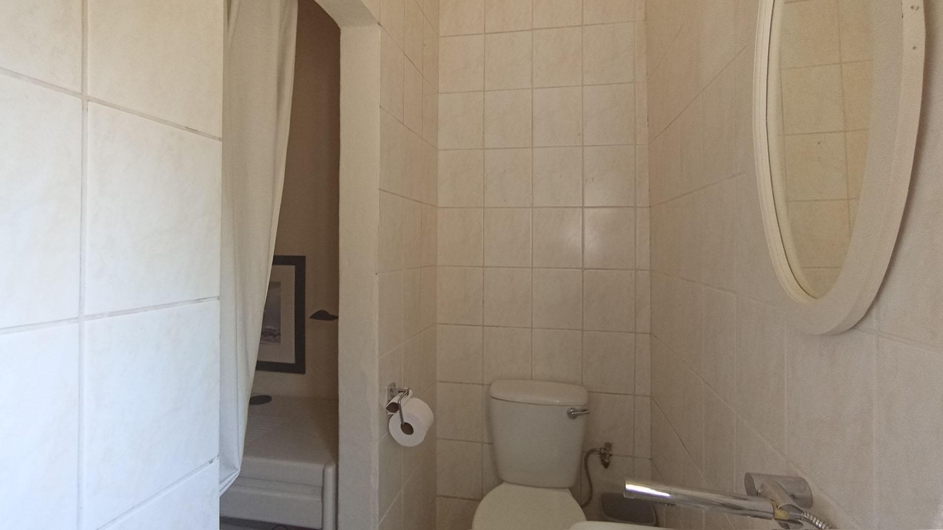 Bathroom 1 - 3 square meters of property in Silver Lakes Golf Estate