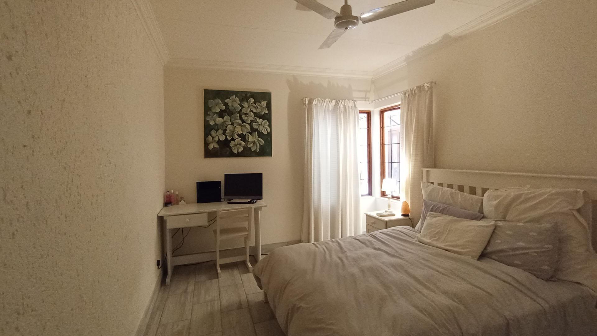 Bed Room 2 - 17 square meters of property in Silver Lakes Golf Estate