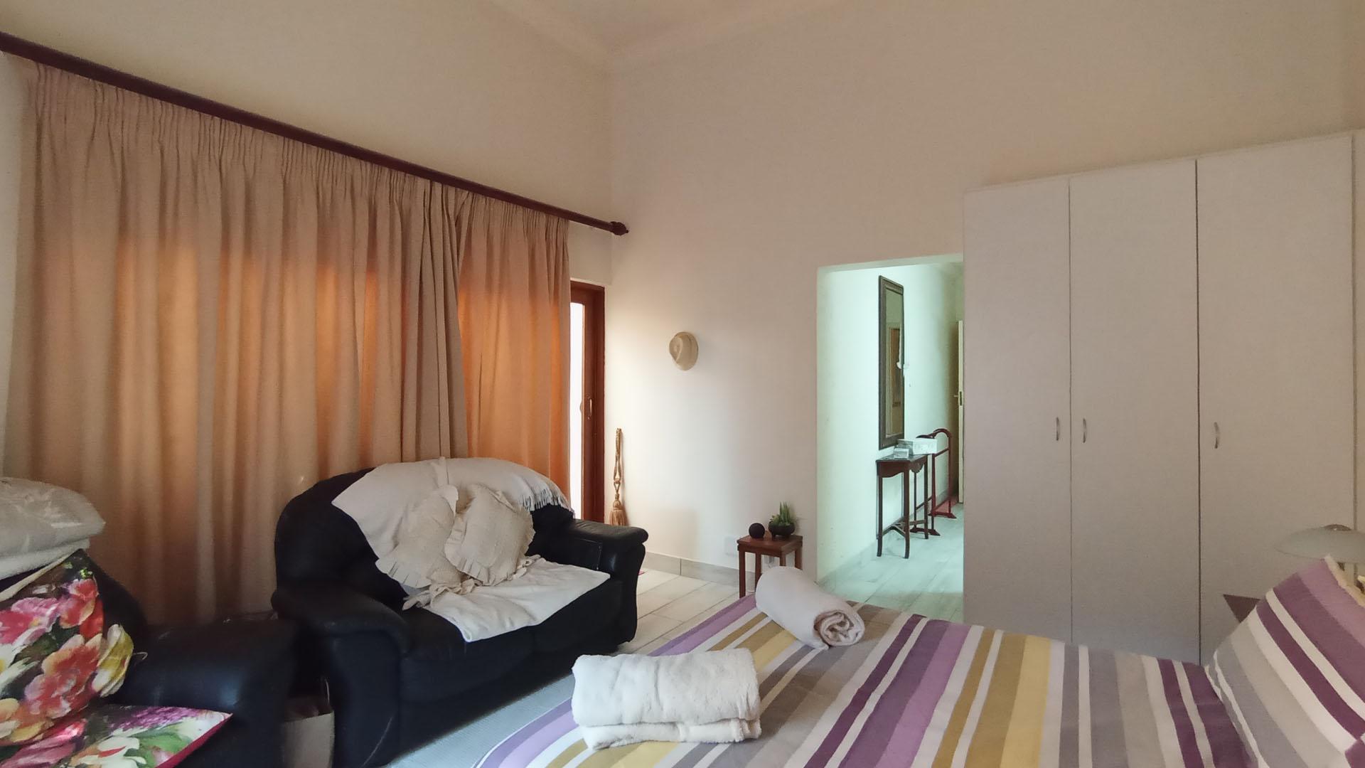 Main Bedroom - 42 square meters of property in Silver Lakes Golf Estate