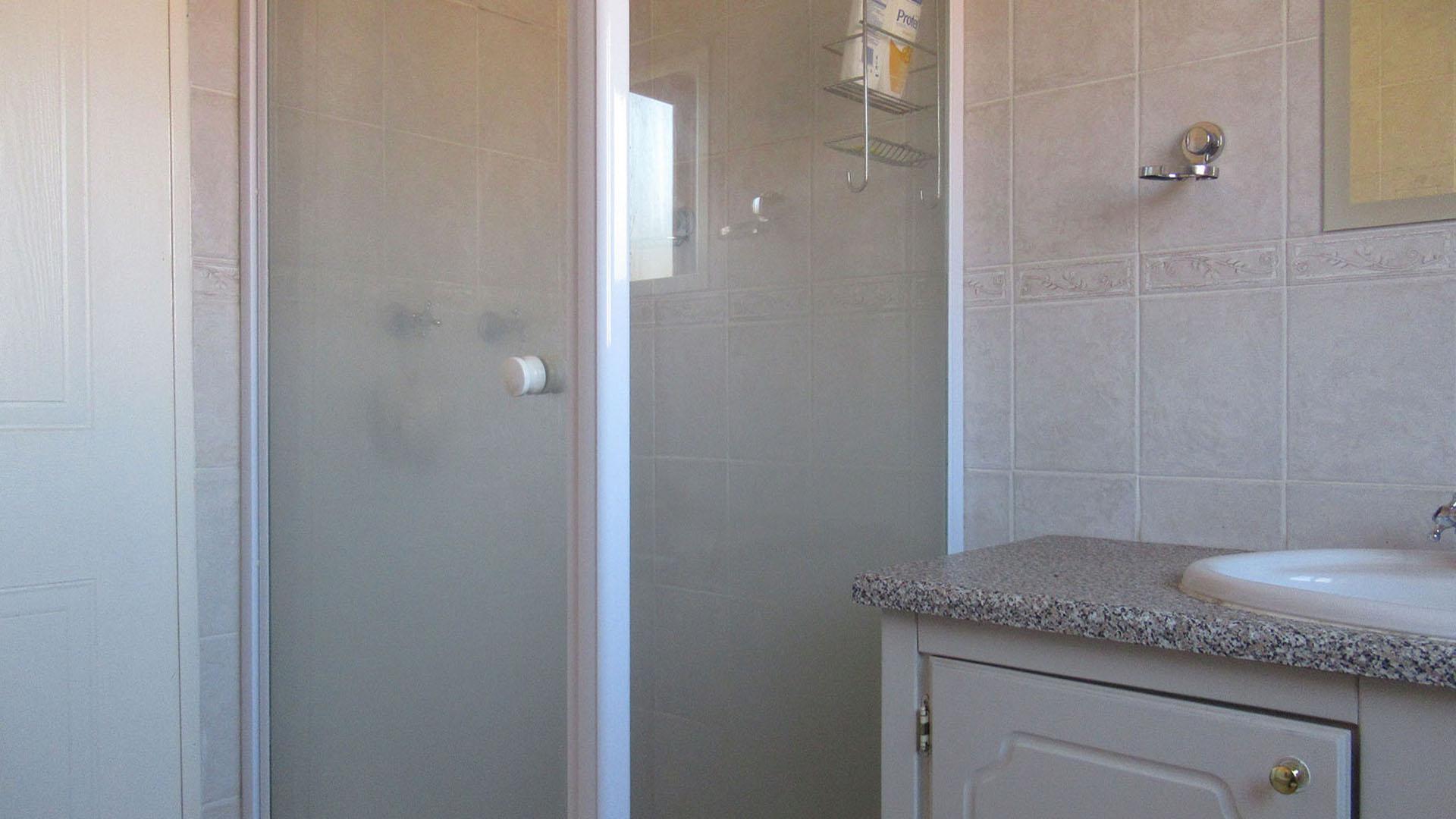 Bathroom 1 - 7 square meters of property in Broadacres