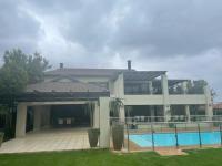  of property in Maroeladal