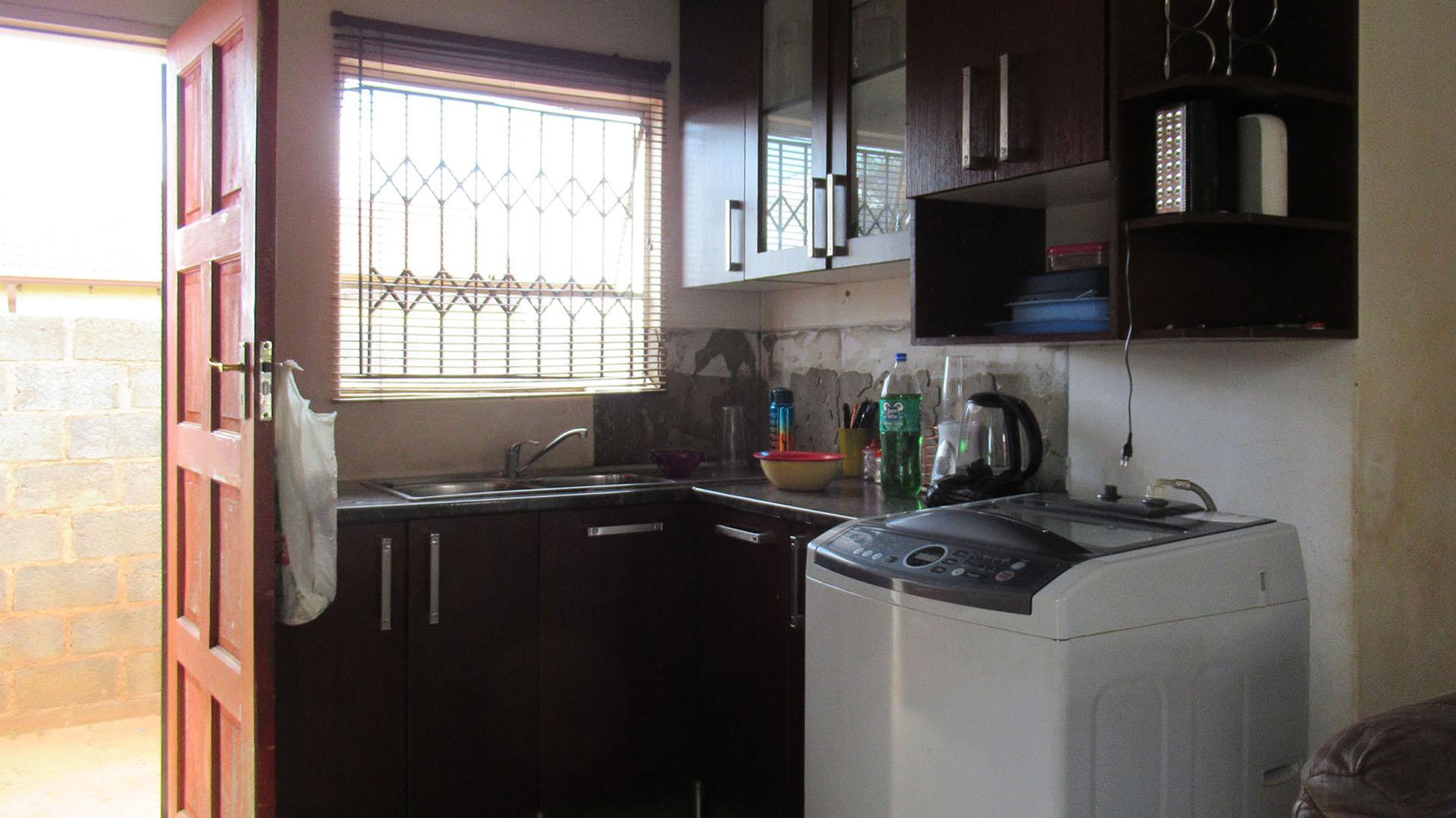 Kitchen - 7 square meters of property in Roodepoort
