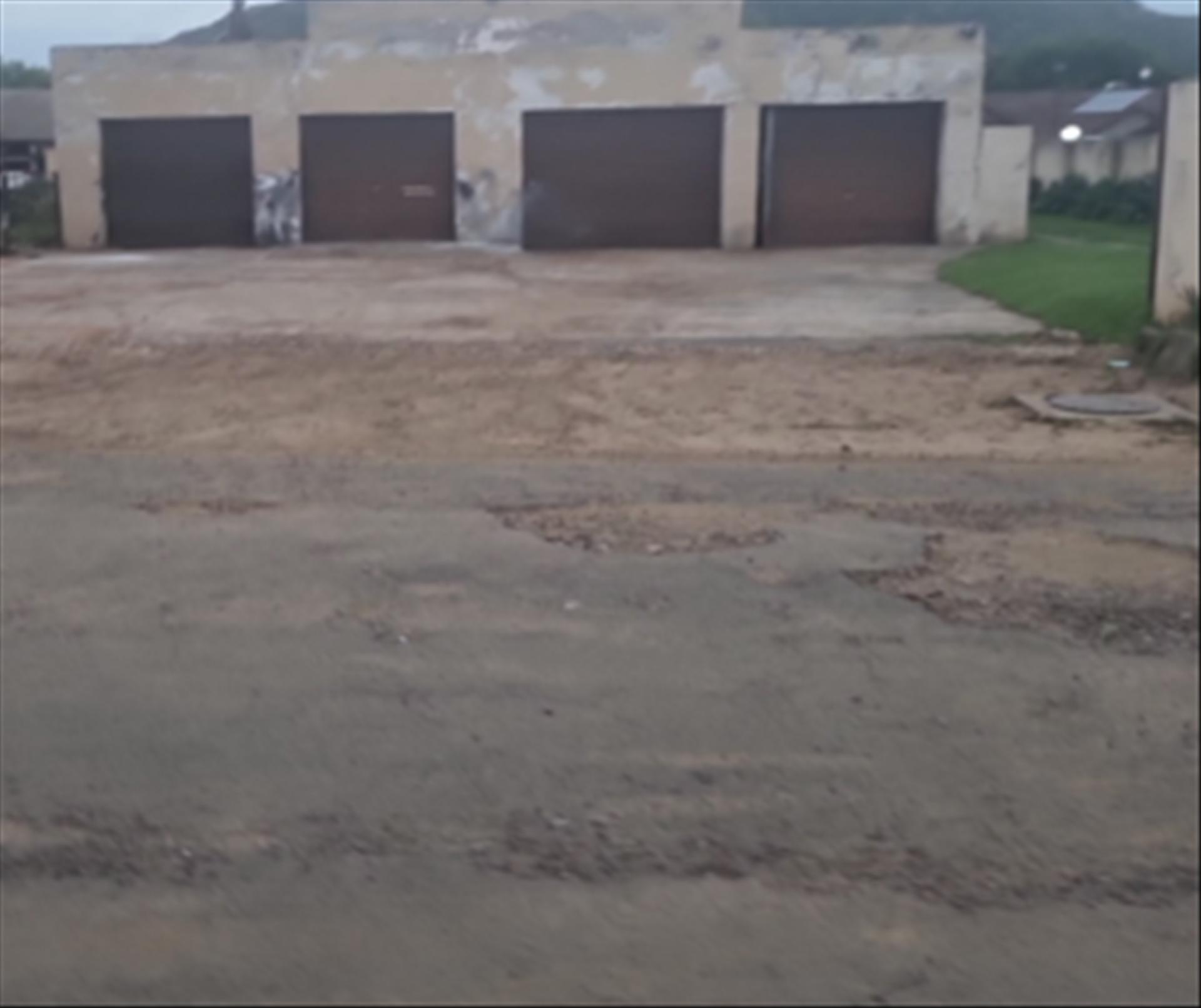 Front View of property in Ficksburg
