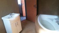 Bathroom 1 - 7 square meters of property in Hartebeesfontein