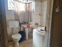 Bathroom 1 of property in Roodepan