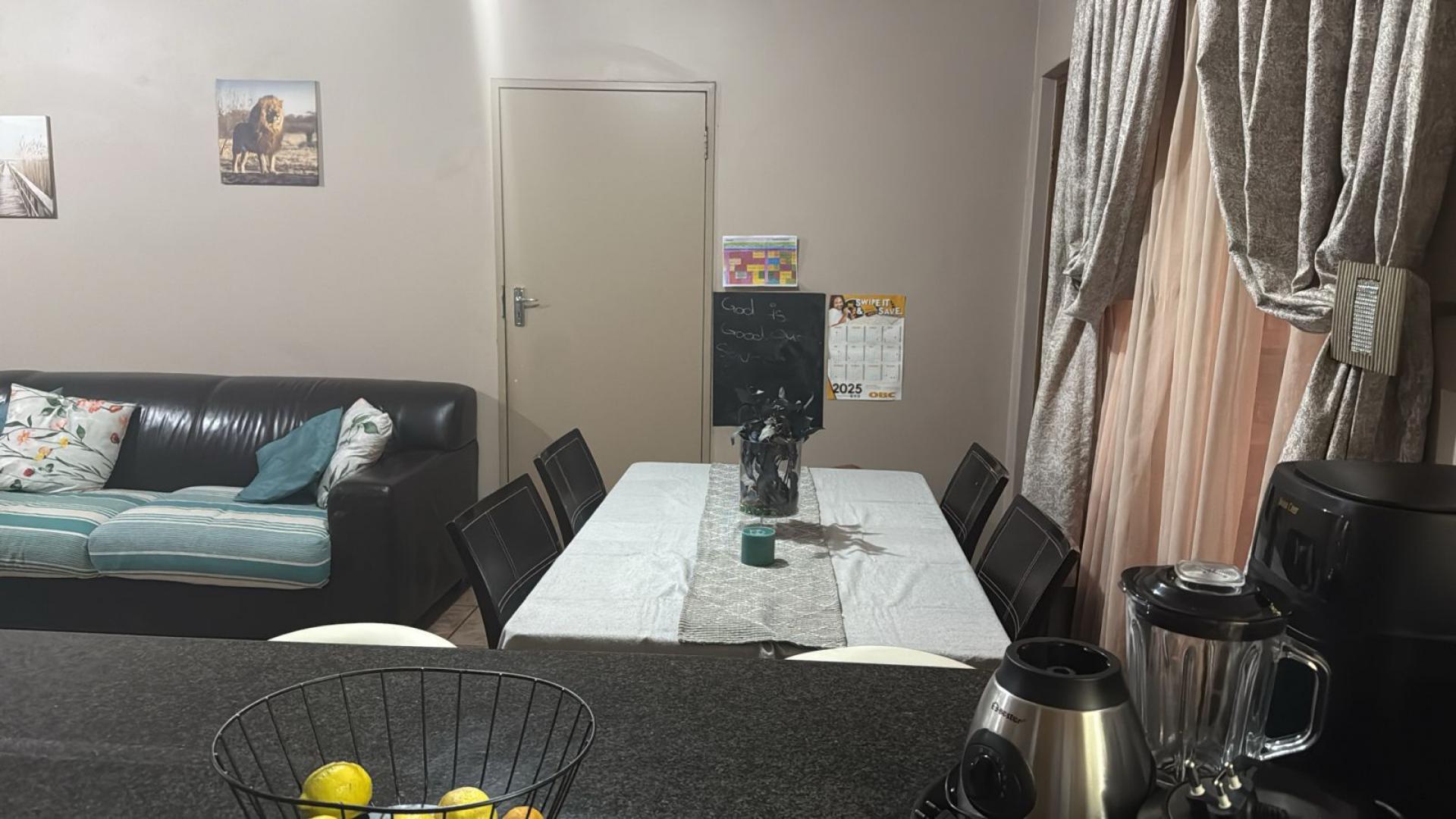 Dining Room of property in Thatchfield