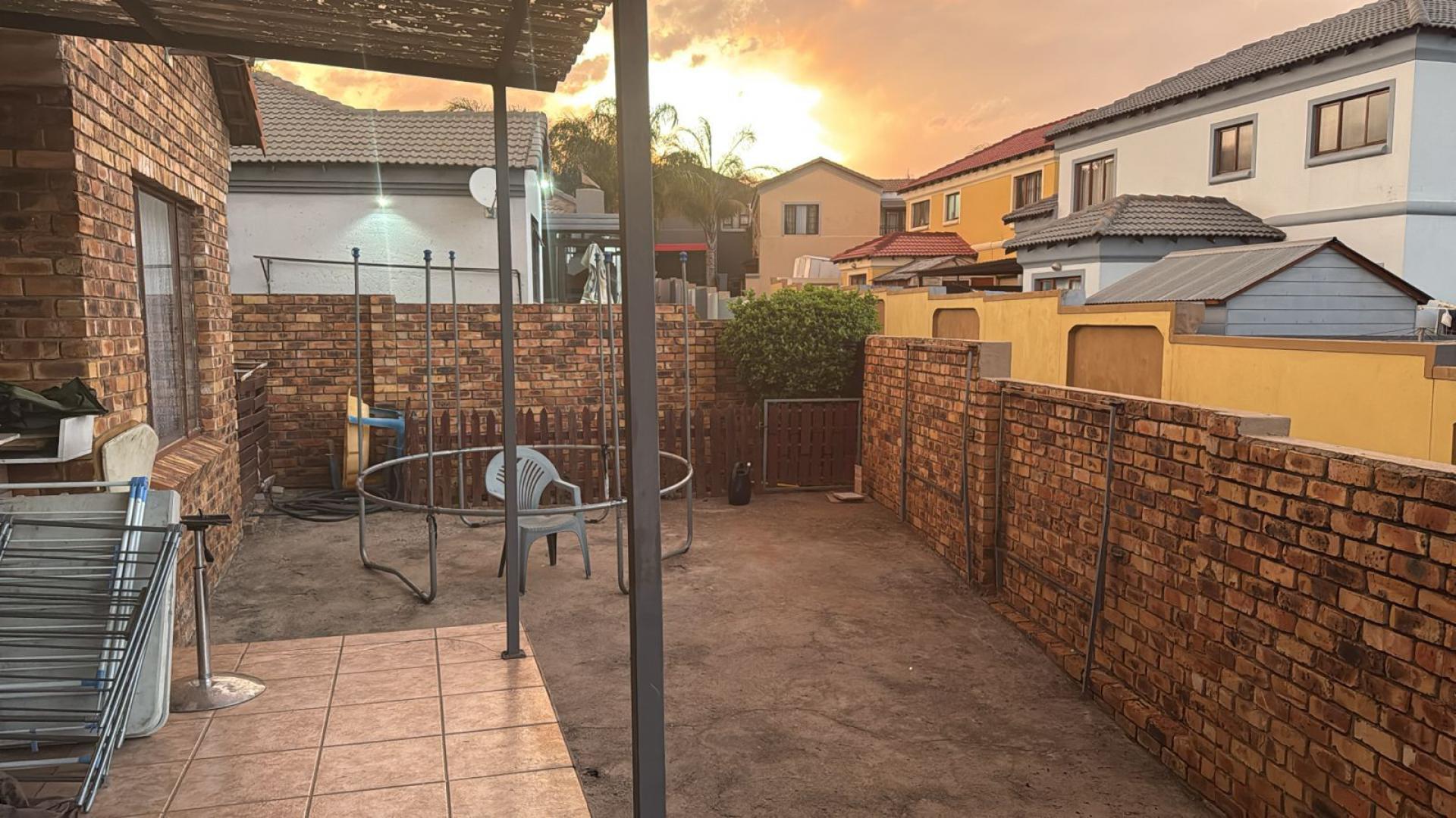 Backyard of property in Thatchfield