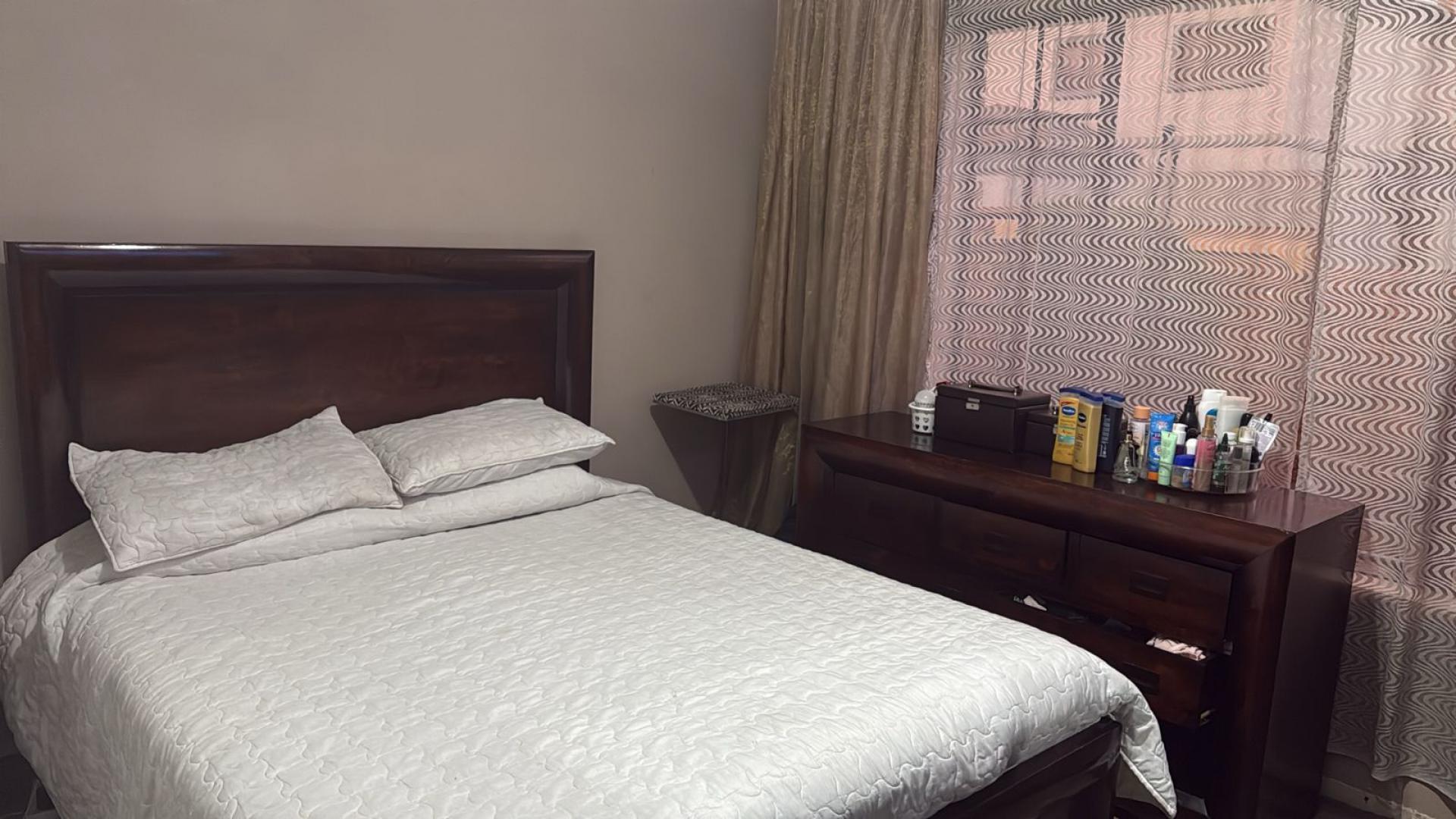 Bed Room 2 of property in Thatchfield