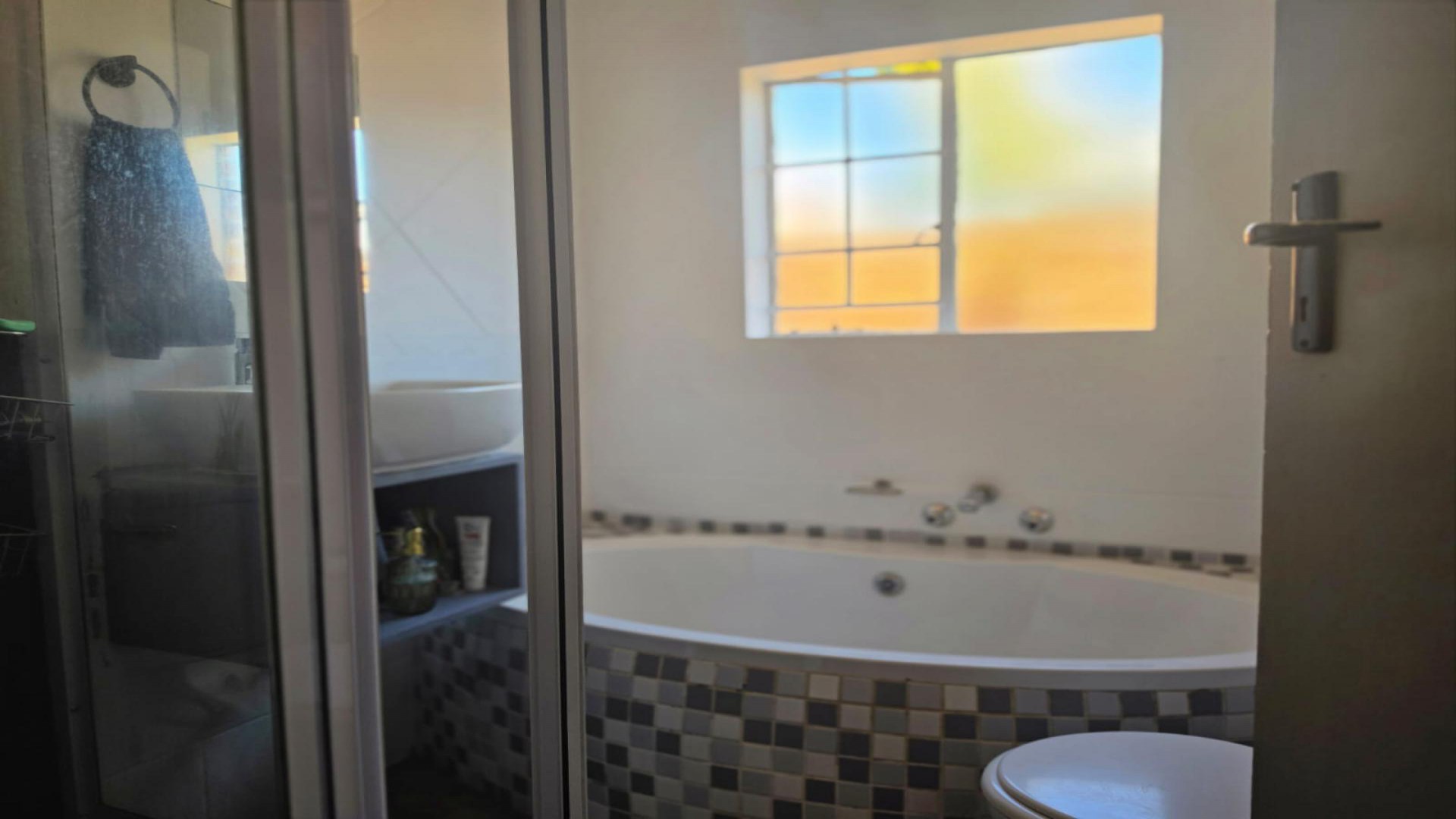 Bathroom 1 of property in Thatchfield