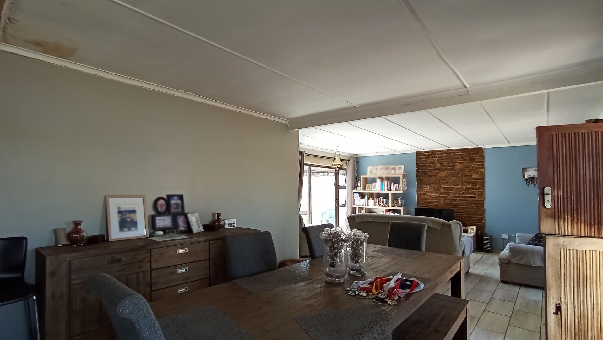 Dining Room - 17 square meters of property in Sophiatown