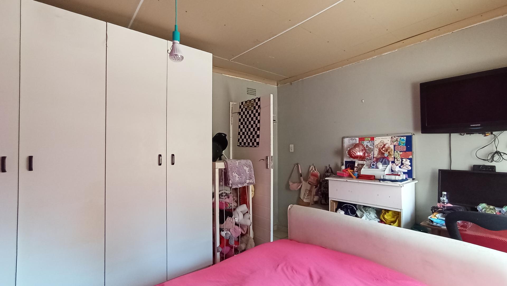 Bed Room 3 - 12 square meters of property in Sophiatown