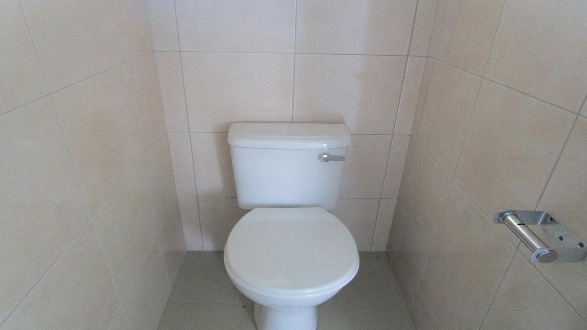 Bathroom 1 - 4 square meters of property in Tongaat