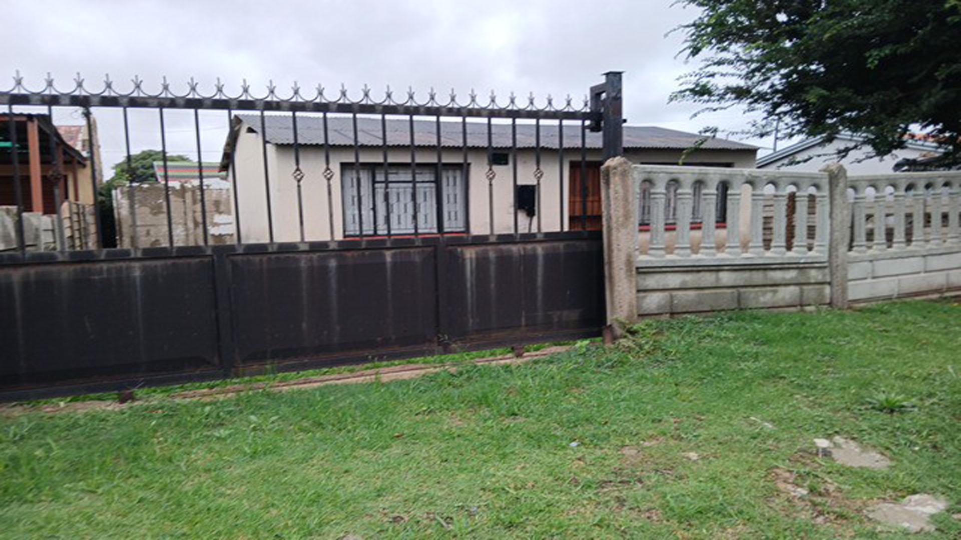 Front View of property in Daveyton