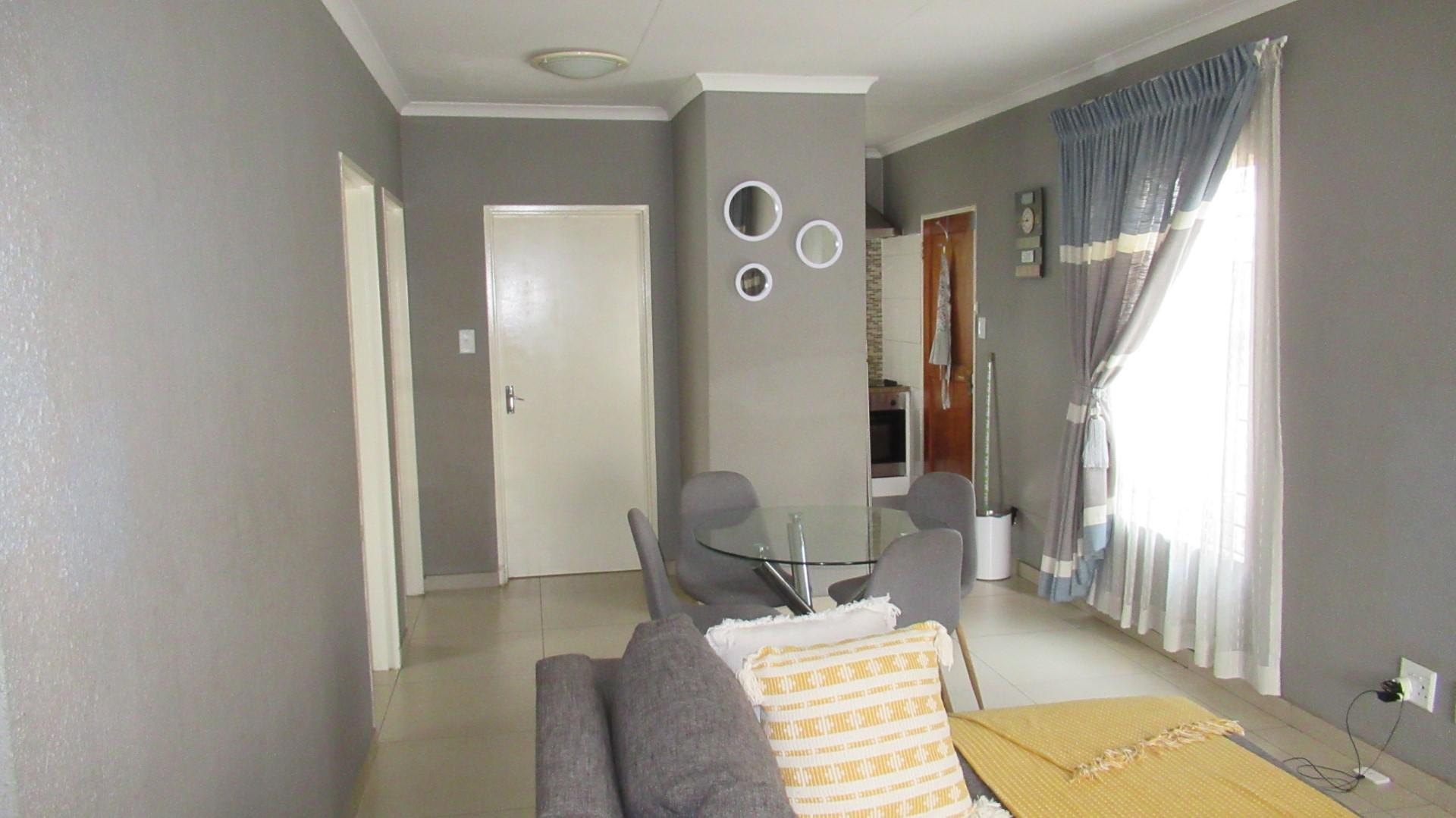 Lounges - 15 square meters of property in Salfin