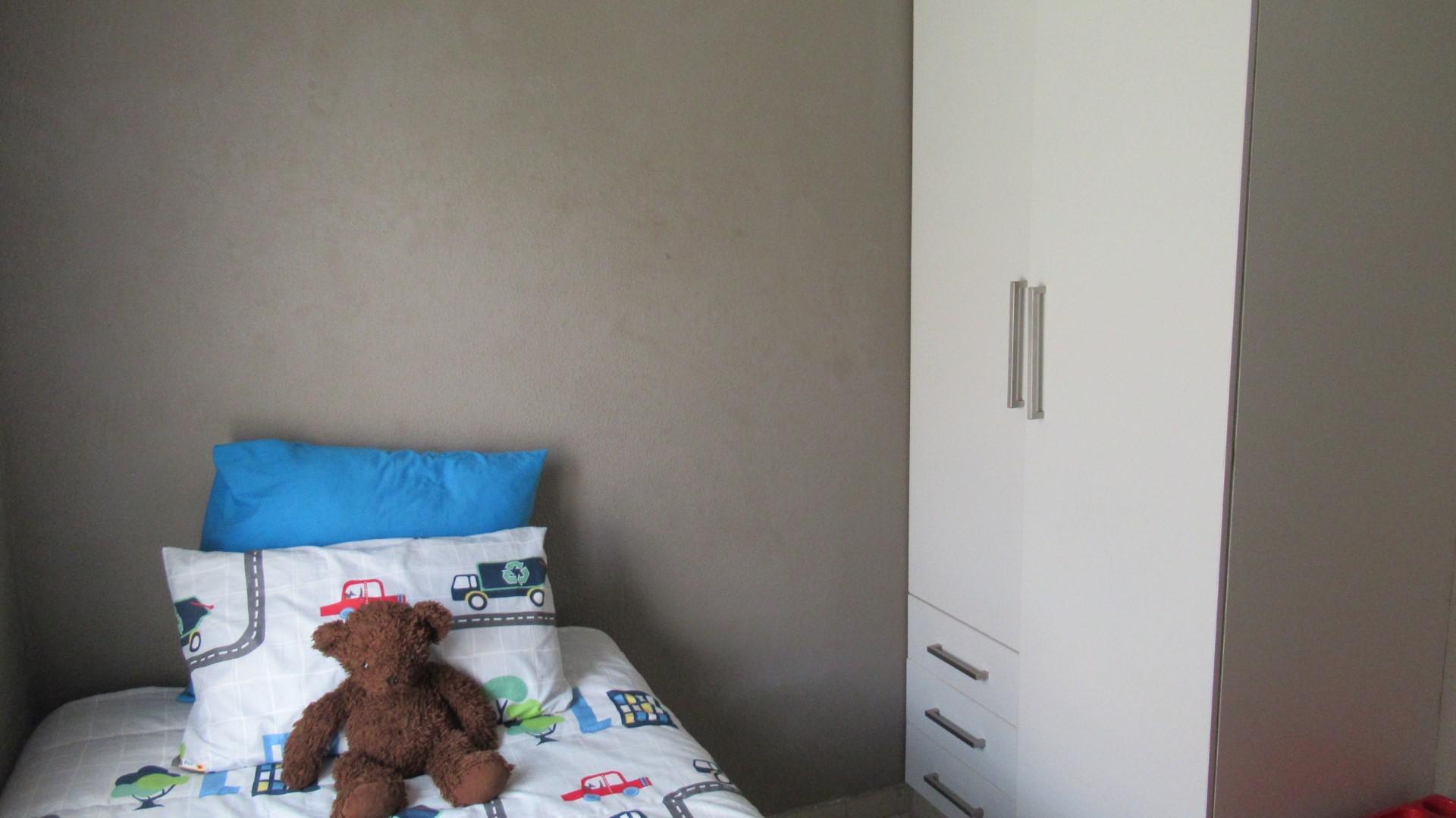 Bed Room 1 - 10 square meters of property in Salfin