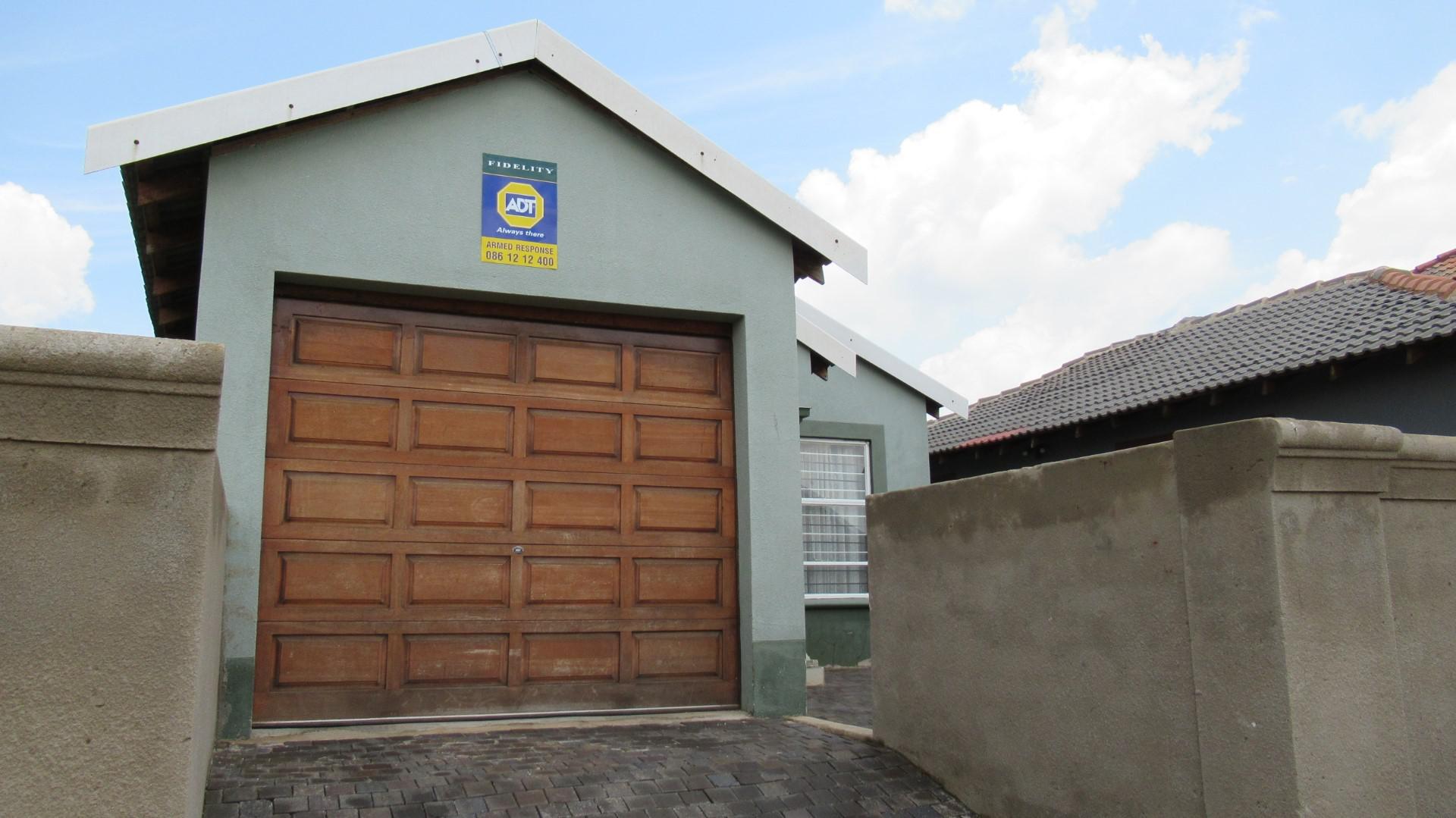 Front View of property in Salfin