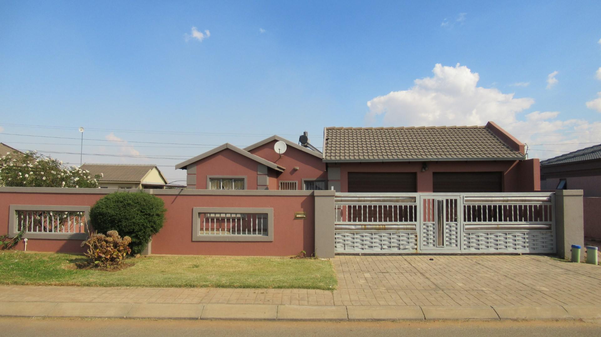 Front View of property in Windmill Park