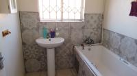 Bathroom 1 - 3 square meters of property in Windmill Park