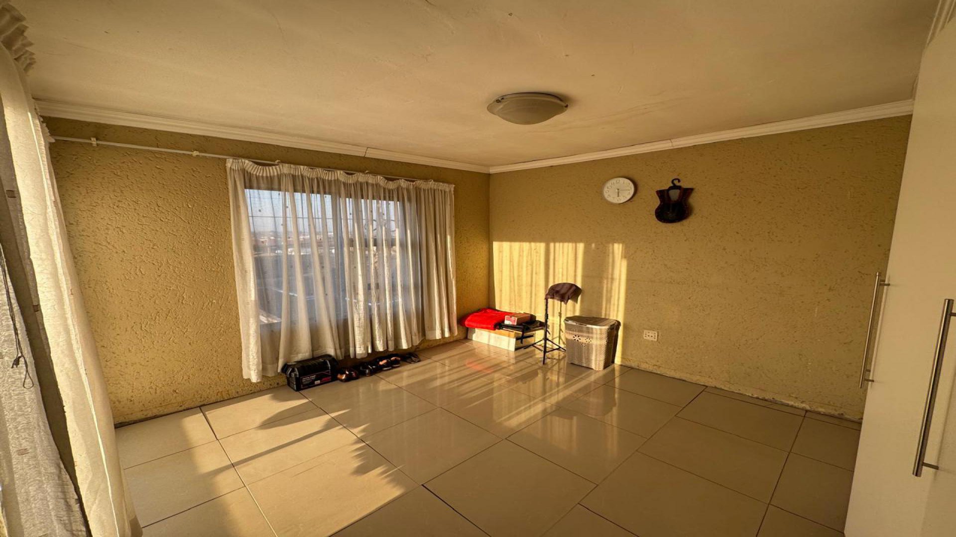 Bed Room 1 of property in Protea Glen