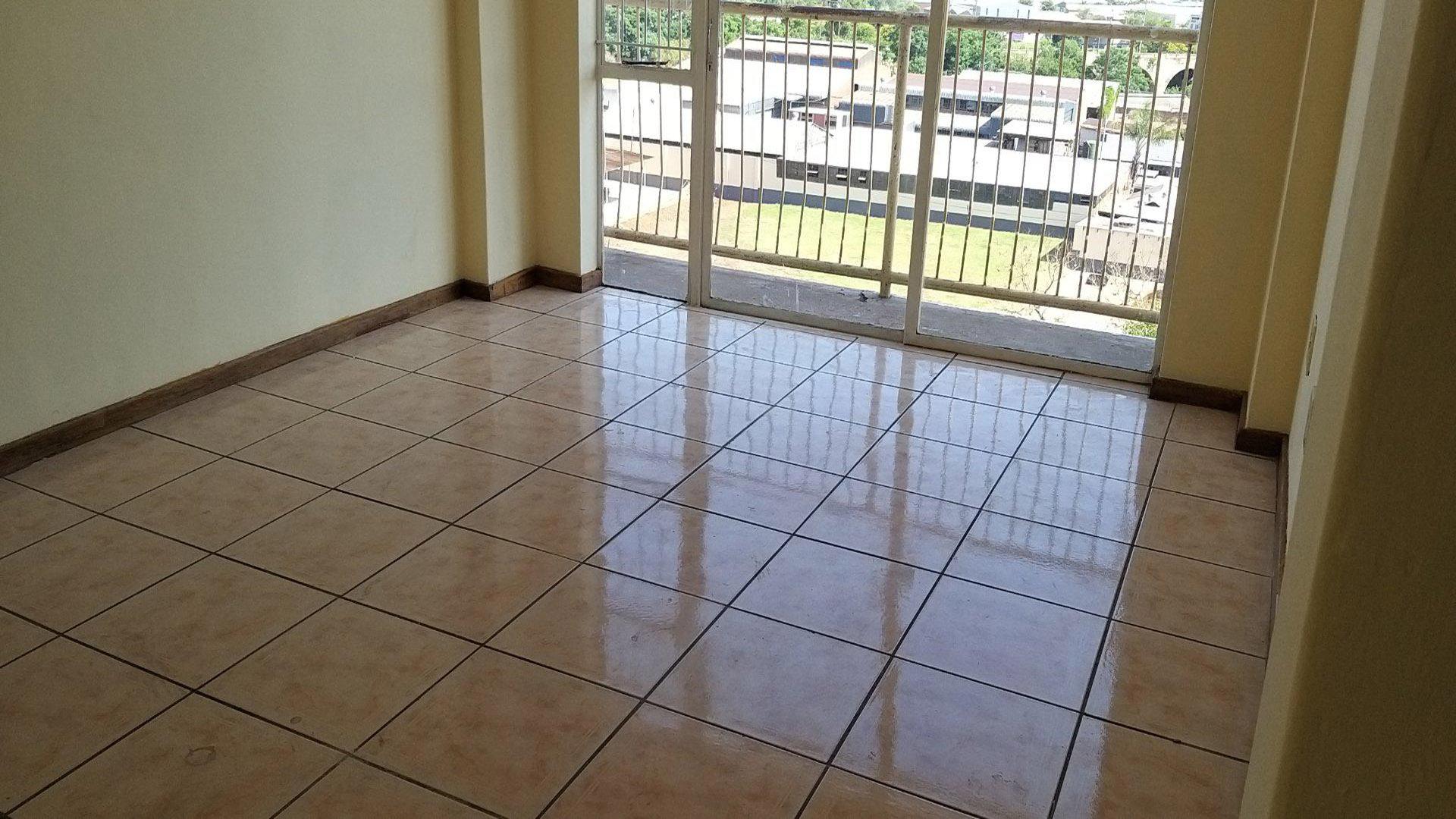 Lounges - 20 square meters of property in Silverton