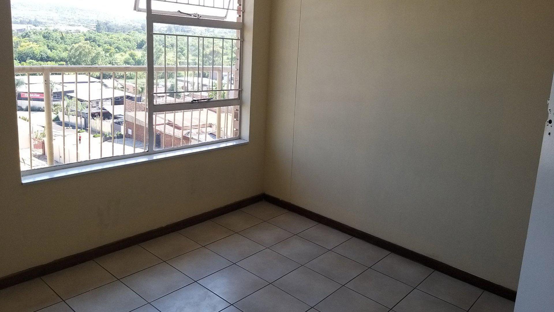 Lounges - 20 square meters of property in Silverton