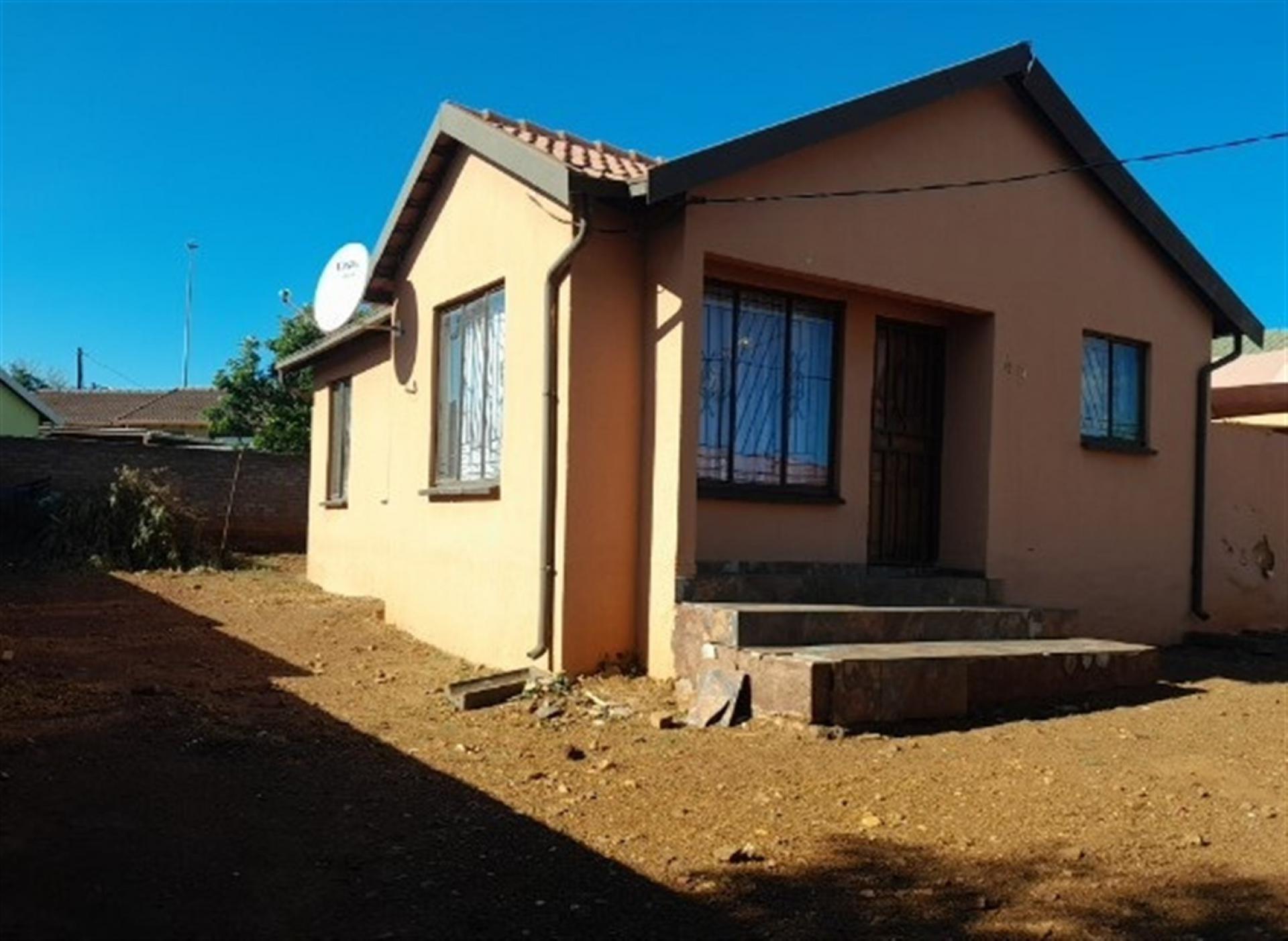 Front View of property in Lotus Gardens