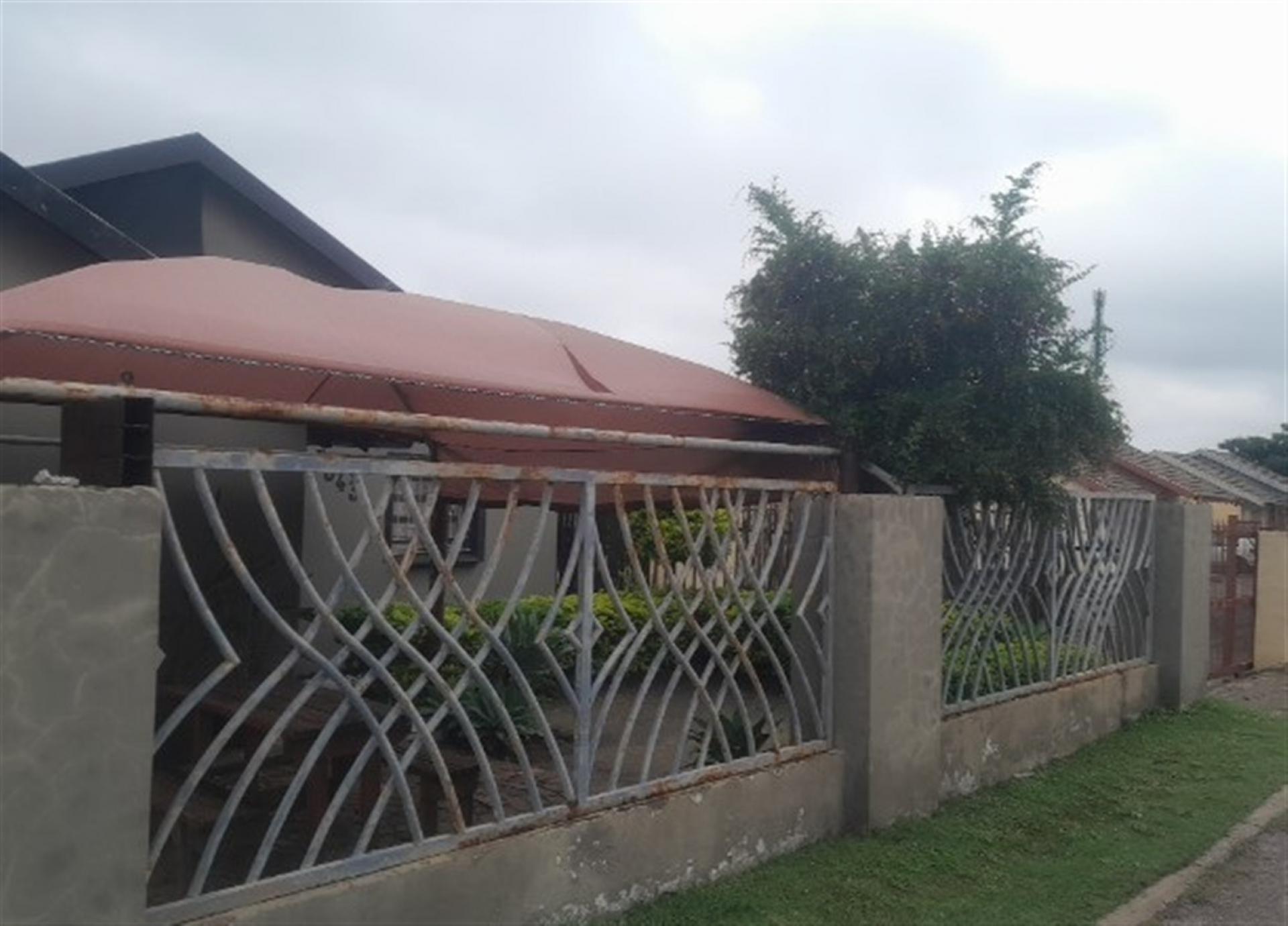 Front View of property in Boitekong