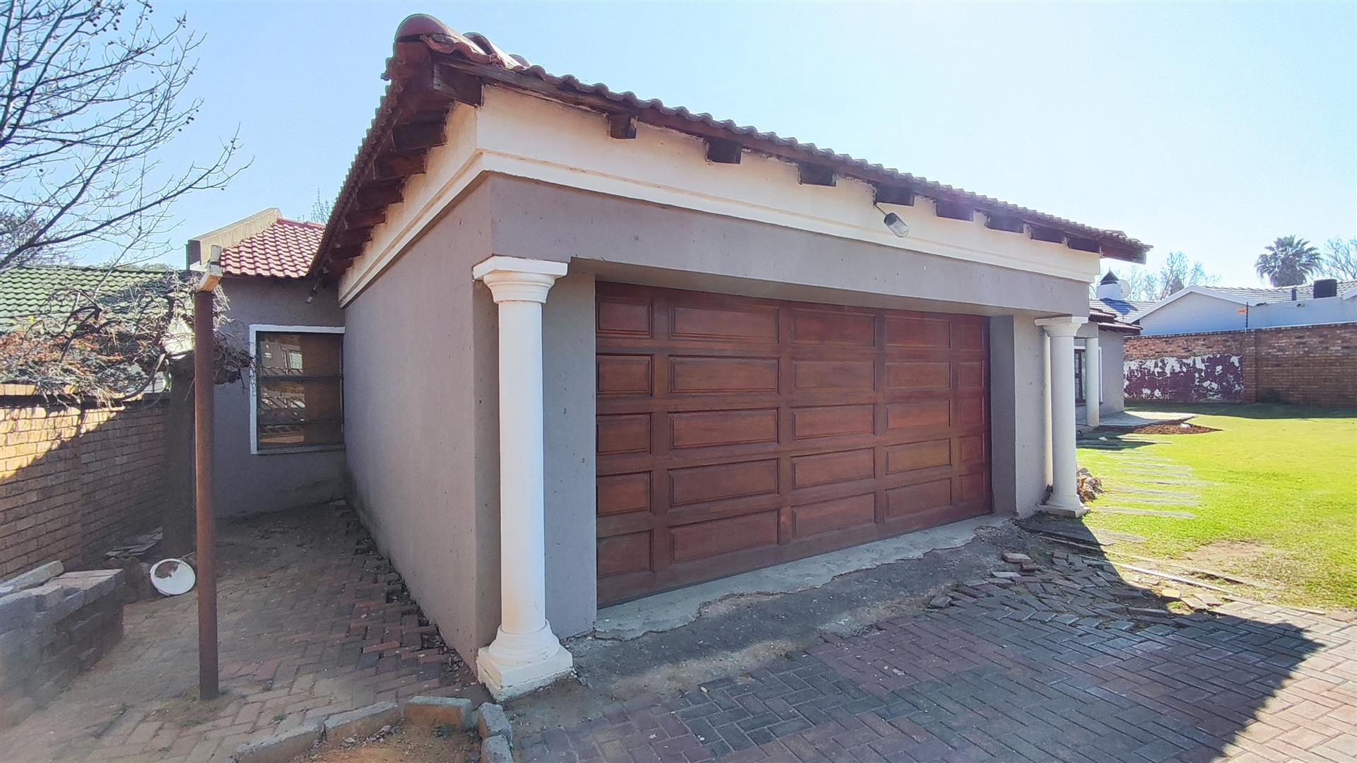Front View of property in Elspark