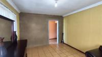 Lounges - 18 square meters of property in Elspark