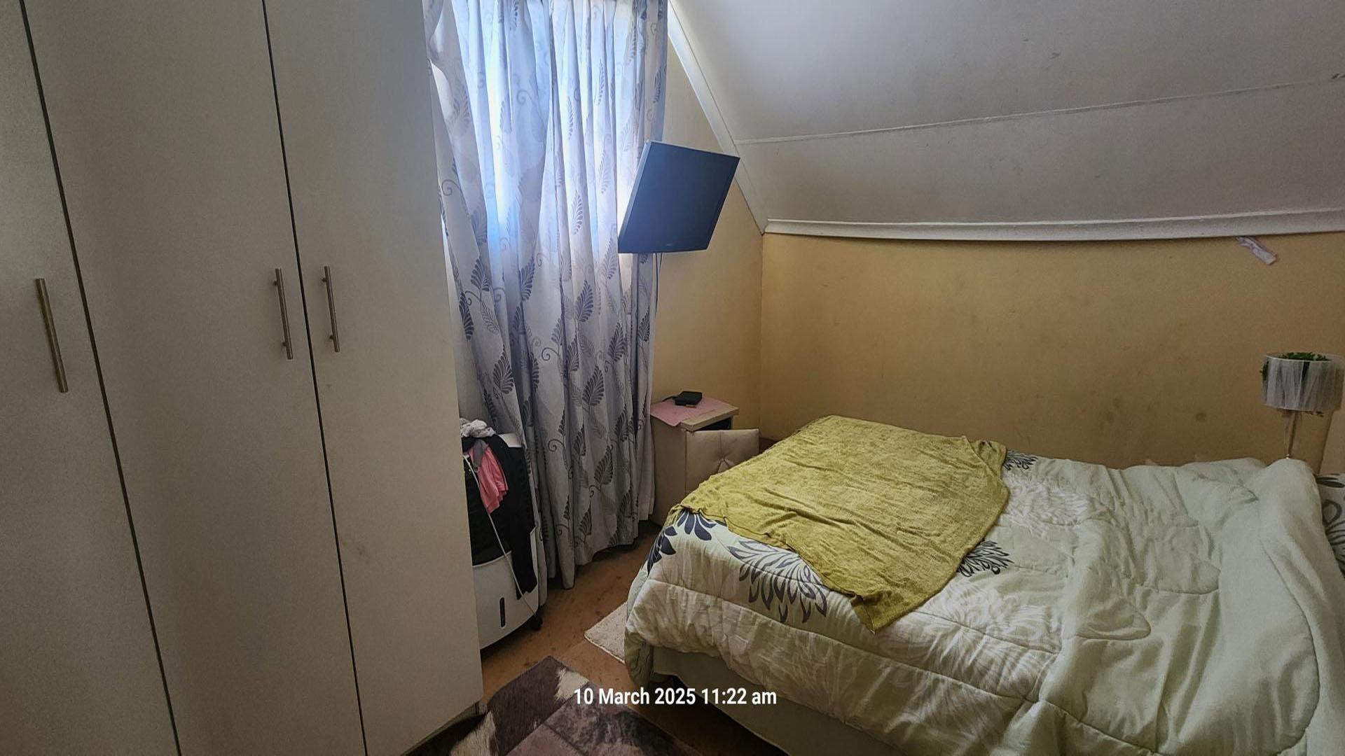 Bed Room 5+ of property in Meiringspark